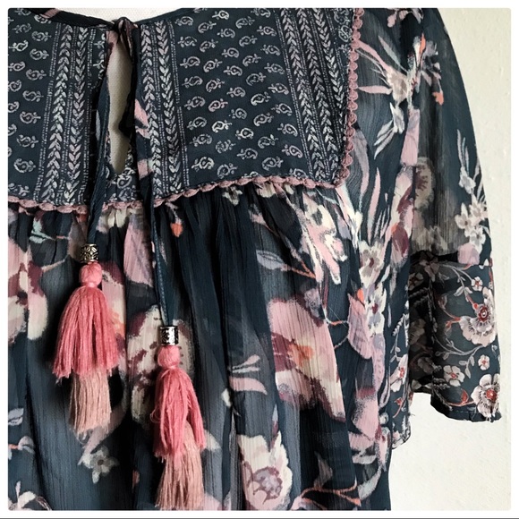 3/$20 Knox Rose Sheer Short Sleeve Floral Blouse - Picture 2 of 5